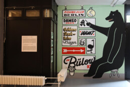 Wandkunst von Serge Lowrider, die urbanen Streetstyle mit einzigartigen Mustern und visuellem Fluss verbindet, mit fließenden Formen und ausdrucksstarken Farben.