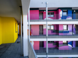 Zusammenspiel aus Architektur und Kunst: Stohead-Mural integriert sich in die Linien der Laubeng&auml;nge