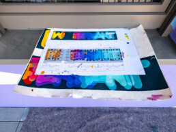 Skizzen- und Rasterlinien als Orientierung auf der Wand w&auml;hrend der Umsetzung des Kunst-am-Bau-Murals.