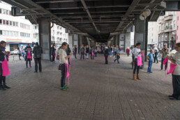 urban-nation-artmeile-partizipative-strickperformance-von-Olek-unter-hochbahn-berlin