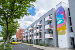 Typografische Bildsprache von Stohead auf der Fassade des Projekts Waterkant