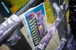 Referenzmotiv und Entwurf auf der Hebebühne während der One Wall Produktion von SatOne, Urban Nation