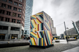 TapeArt Tower am Potsdamer Platz beim Creative Summer Lab 2025 mit Motiv von Stefan Busch