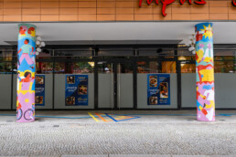 Säulenbanner am Potsdamer Platz beim Creative Summer Lab 2025 von Vikunia